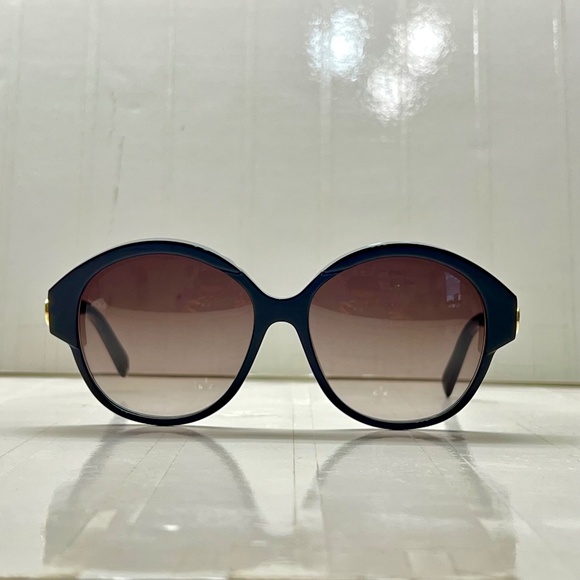 CELINE PARIS CL40154I 01K Sunglass - Picture 1 of 9
